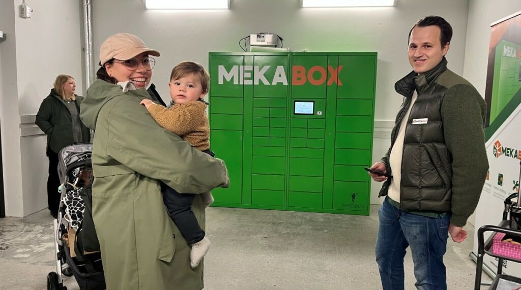 Hyresgäst på invigning av delningsskåp