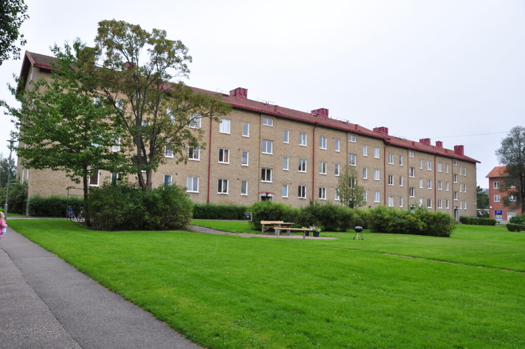 Gult tegelhus, Omvägen