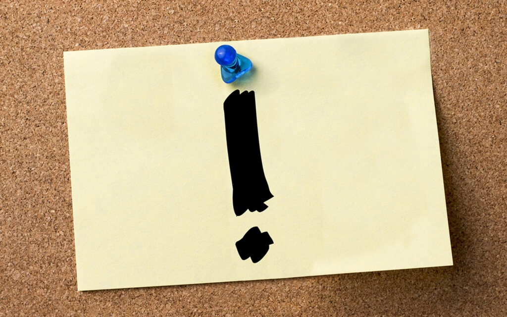 Postit-lapp med utropstecken.