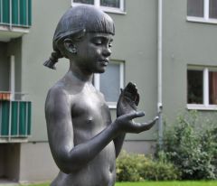 staty på flicka